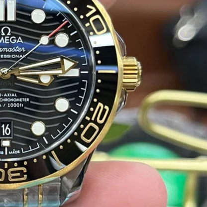 Omega Seamaster Diver 300M – Black Dial – Yellow Accents – Stainless Steel – Automatic – 42mm